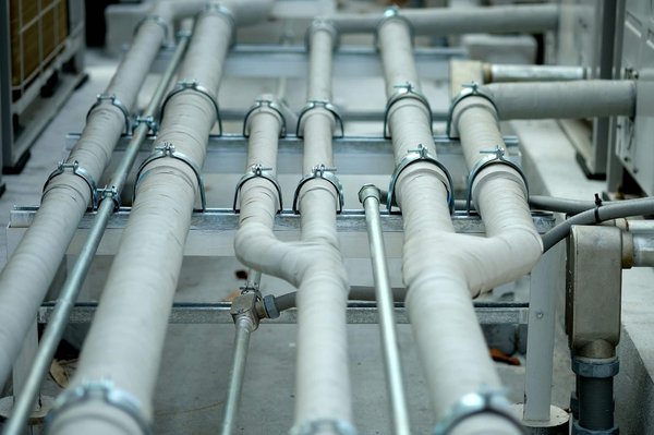 Comment installer une pompe à chaleur réversible pour piscine?